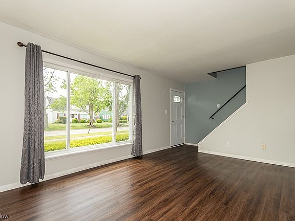 4th image of 27191 Farringdon Ave
