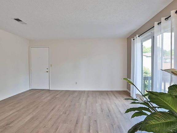 4th image of 2040 Woodtrail Dr APT 5