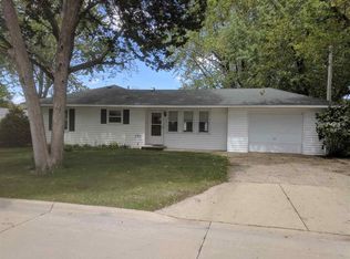 516 2nd Ave SE, Independence, IA 50644