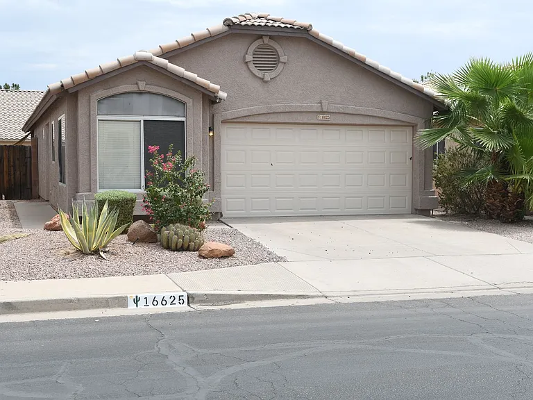 16625 S 46th Pl — Photo 1