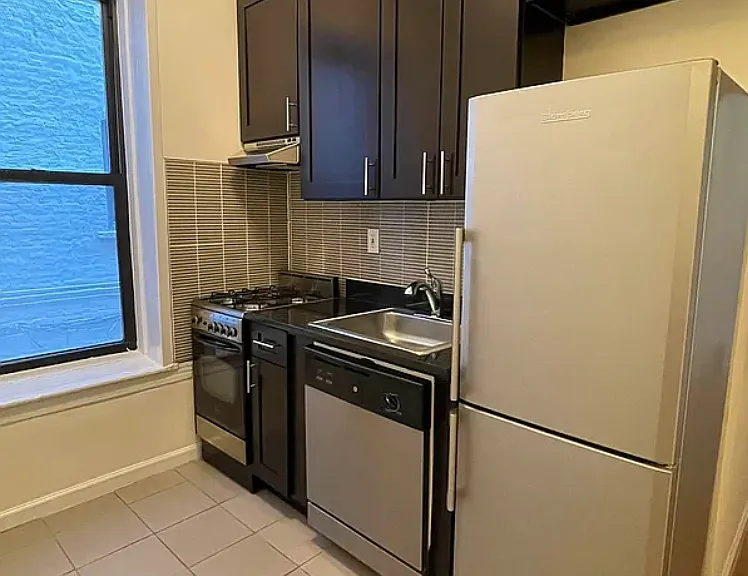175 Thompson St #2 — Photo 2