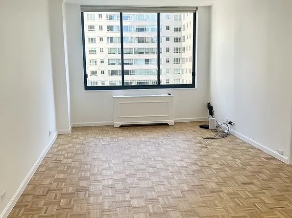210 E 65th St #10J, New York, NY 10065