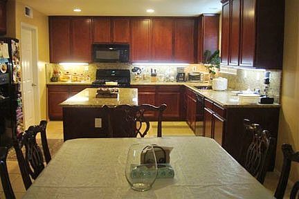3rd image of 430 N Placer Privado