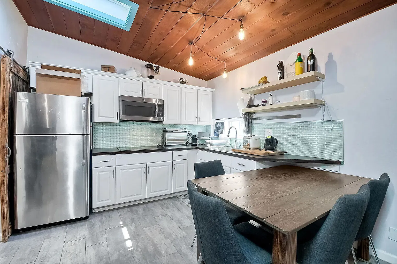 348 La Mesa Avenue - B — Photo 2
