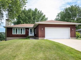 1110 NW Ridgewood Blvd, Waverly, IA 50677