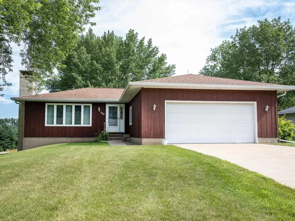 1110 NW Ridgewood Blvd, Waverly, IA 50677