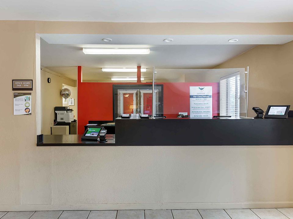 Lobby and Guest Check-in