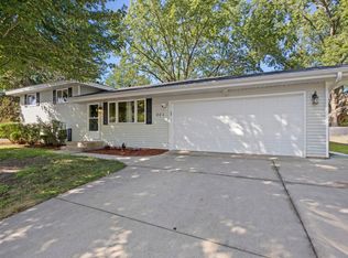 901 Sunny Ln, Anoka, MN 55303