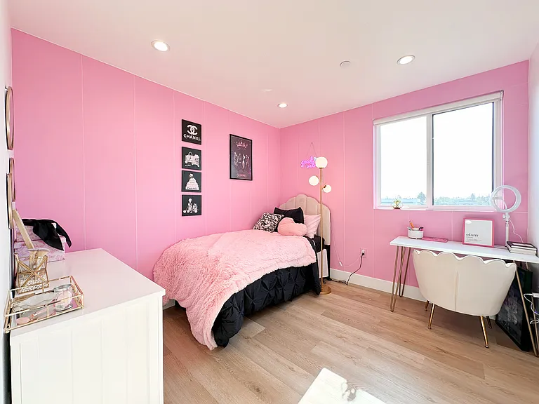 1338 West 35th Place — Photo 5