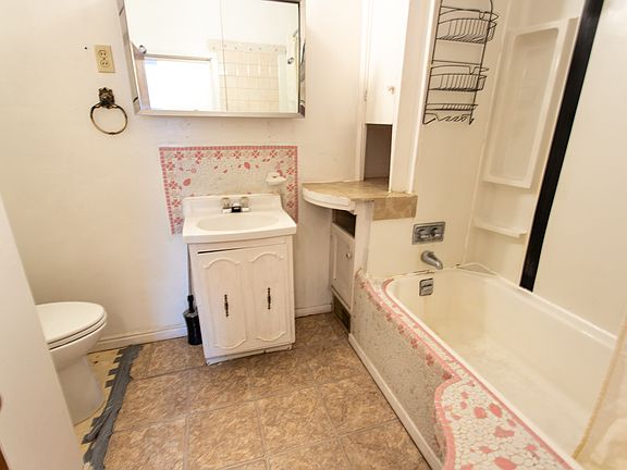 5th image of 141 E 200 S