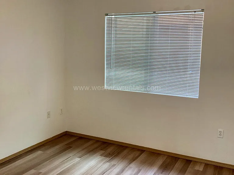 524 32nd St #205 — Photo 17