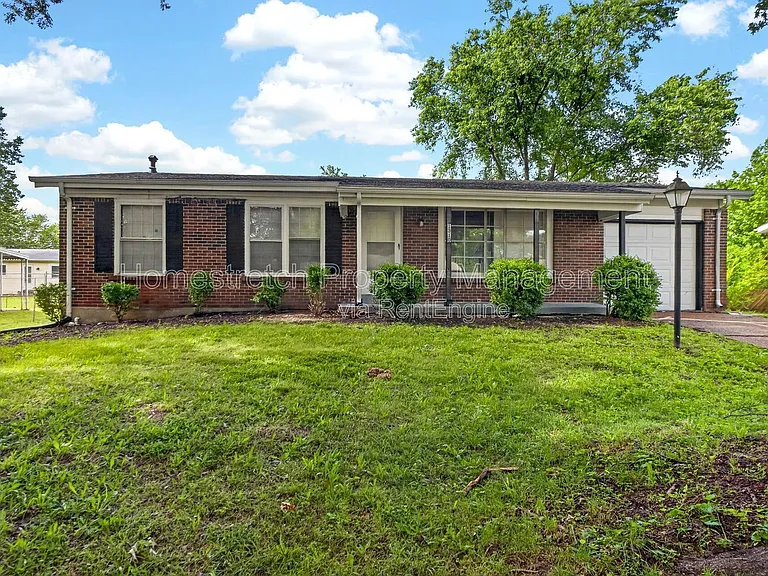1310 Petite Dr — Photo 2