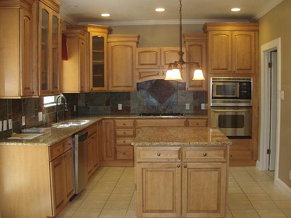 2nd image of 14114 Red Maple Wood