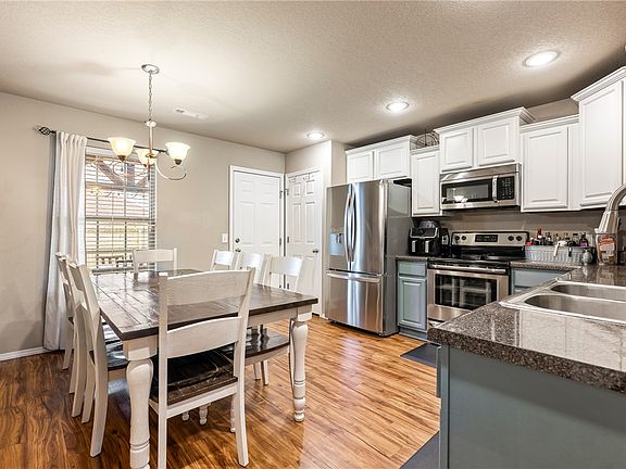 5th image of 2987 Willow Spring Ct
