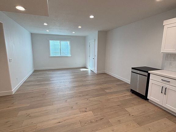 4th image of 13326 S Henning Cir Unit 1