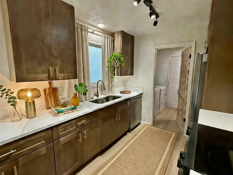 1281 Redwood Ln #C — Photo 7