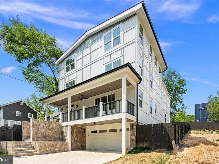 2902 Vista St NE — Photo 90