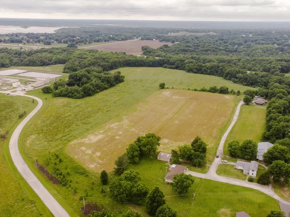 1085 S Vansant Rd, Clinton, MO 64735