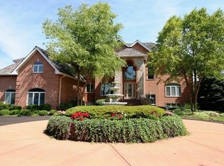 70 Dundee Rd, Barrington, IL 60010