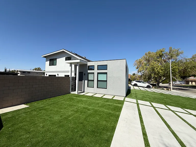 43637 21st St W — Photo 2