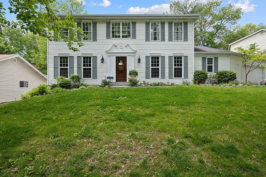 643 Oak Path Dr photo 1