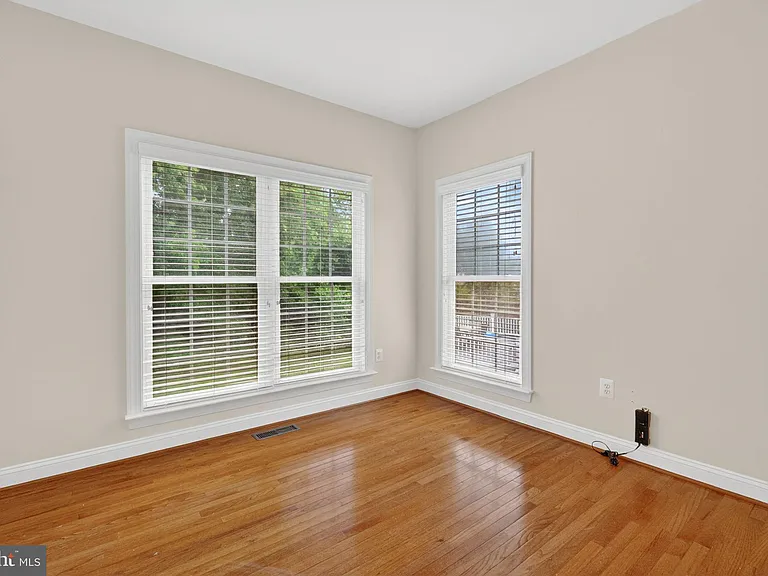15806 Copper Beech Dr — Photo 27