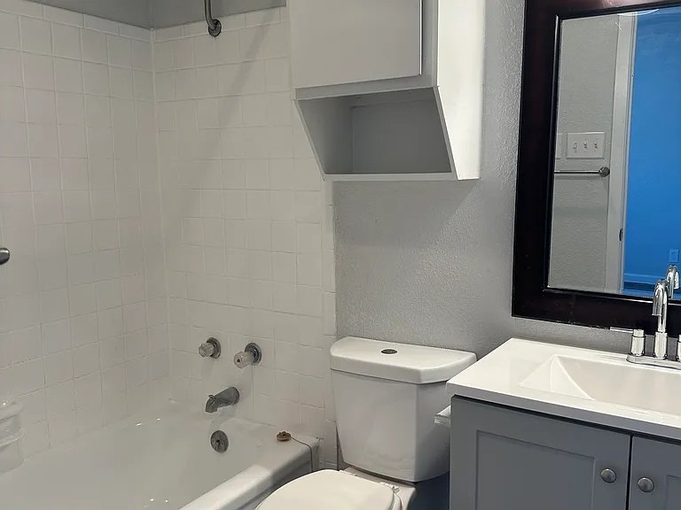 Banyan Tree Apartments — Photo 15