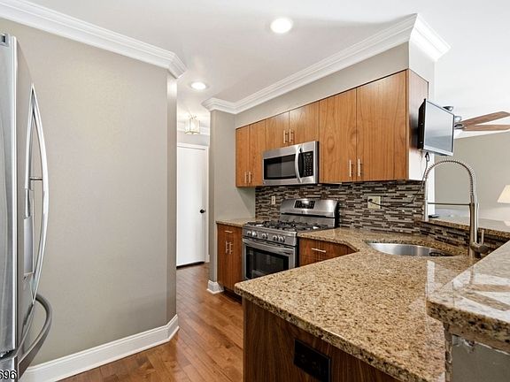 5th image of 45 Weatherhill Rd