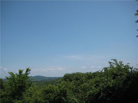 4th image of 849 Forest Hills Dr