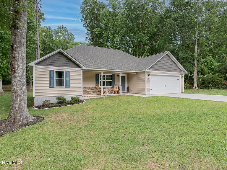 137 Wilburne Dr — Photo 2