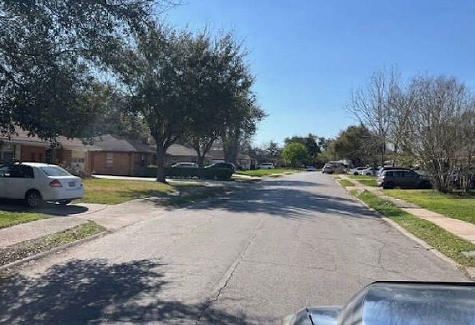 Exterior Neighborhood (street photo)