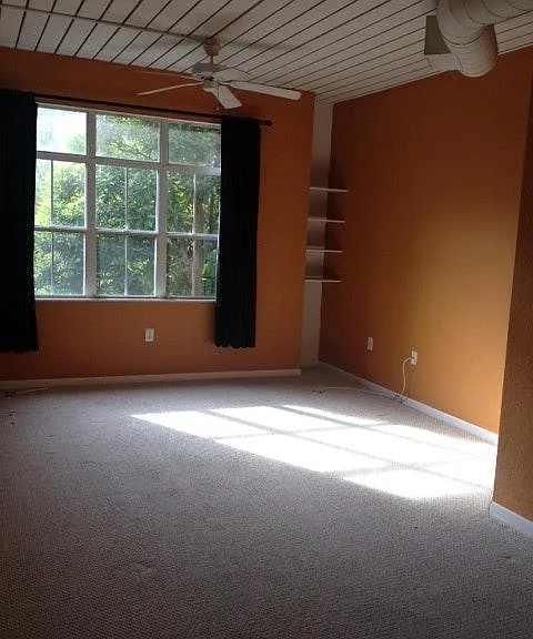 2402 W Azeele St #413 — Photo 1