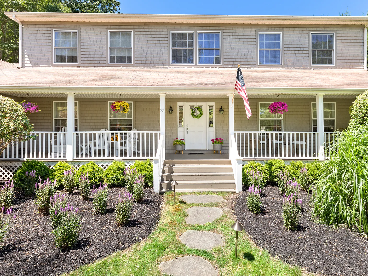 Sag Harbor's Perfect Combination of Chic and Comfort — Photo 1