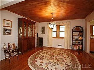3rd image of 125 Travers Ave