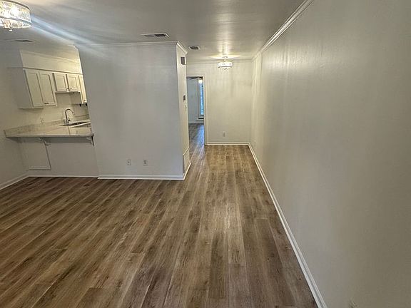 4th image of 408-419 E Gaston St #413B