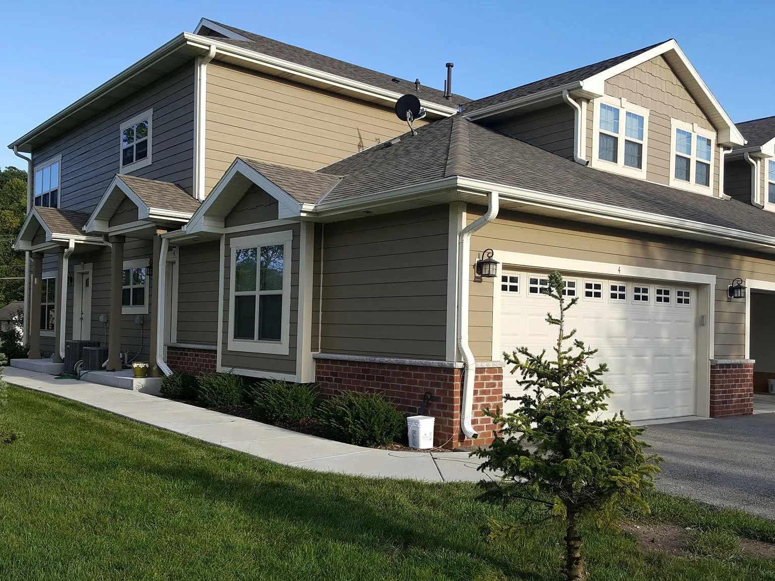 2 bed, 1350 sqft, $1,995 — Photo 2