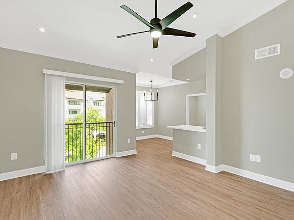 4th image of 330 Las Colinas Blvd #468