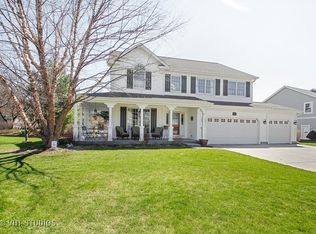 729 Providence Ln, Crystal Lake, IL 60012