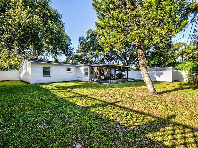 2472 Whitman St — Photo 22
