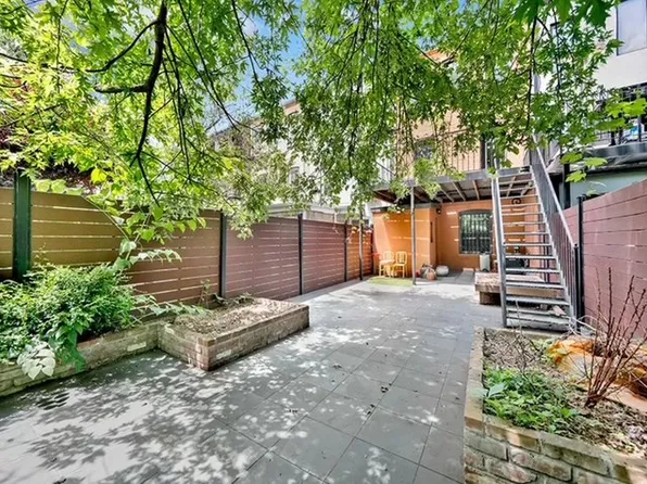 390 Bainbridge Street image 11 of 11