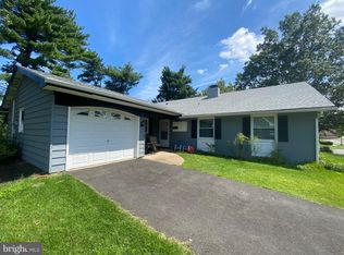 2 Bosworth Ln, Willingboro, NJ 08046