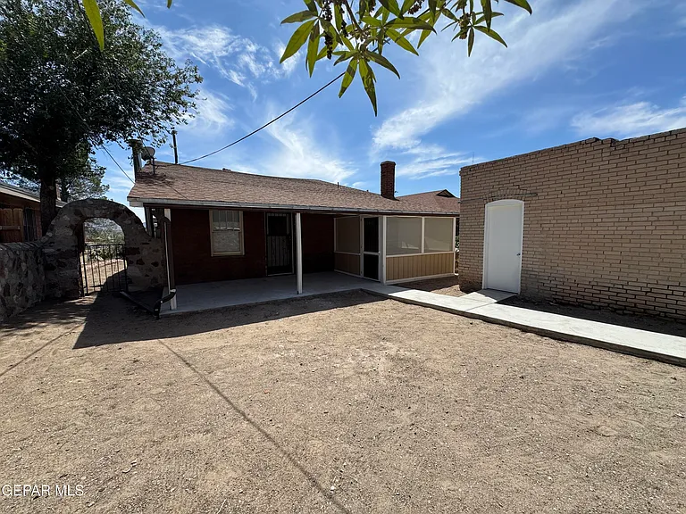 1606 Hawthorne St — Photo 25
