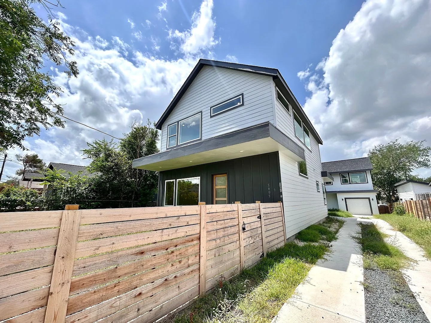 Modern 3/BR 2.5/BA Home with Stylish Finishes and Natural Light! — Photo 3