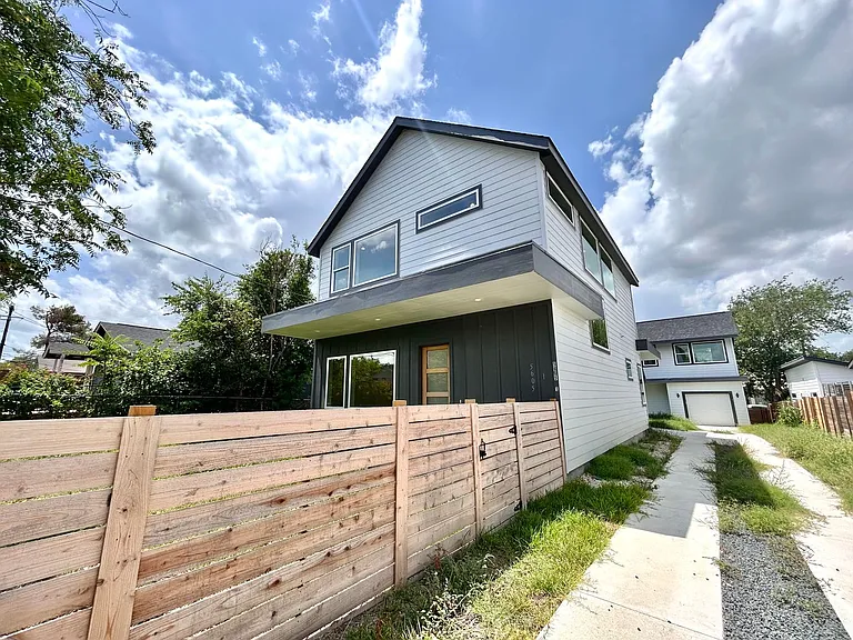5605 Samuel Huston Ave #1 — Photo 3