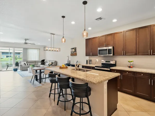 524 SW Glen Crest Way, Stuart, FL 34997