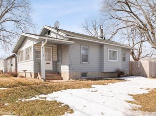 402 Black Hawk Rd, Waterloo, IA 50701
