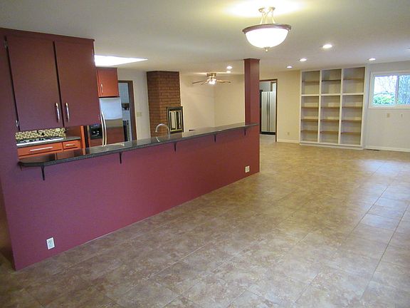 5th image of 3740 Hillview Dr SE