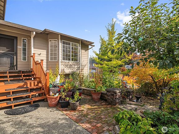 3rd image of 9521 9th Street SE