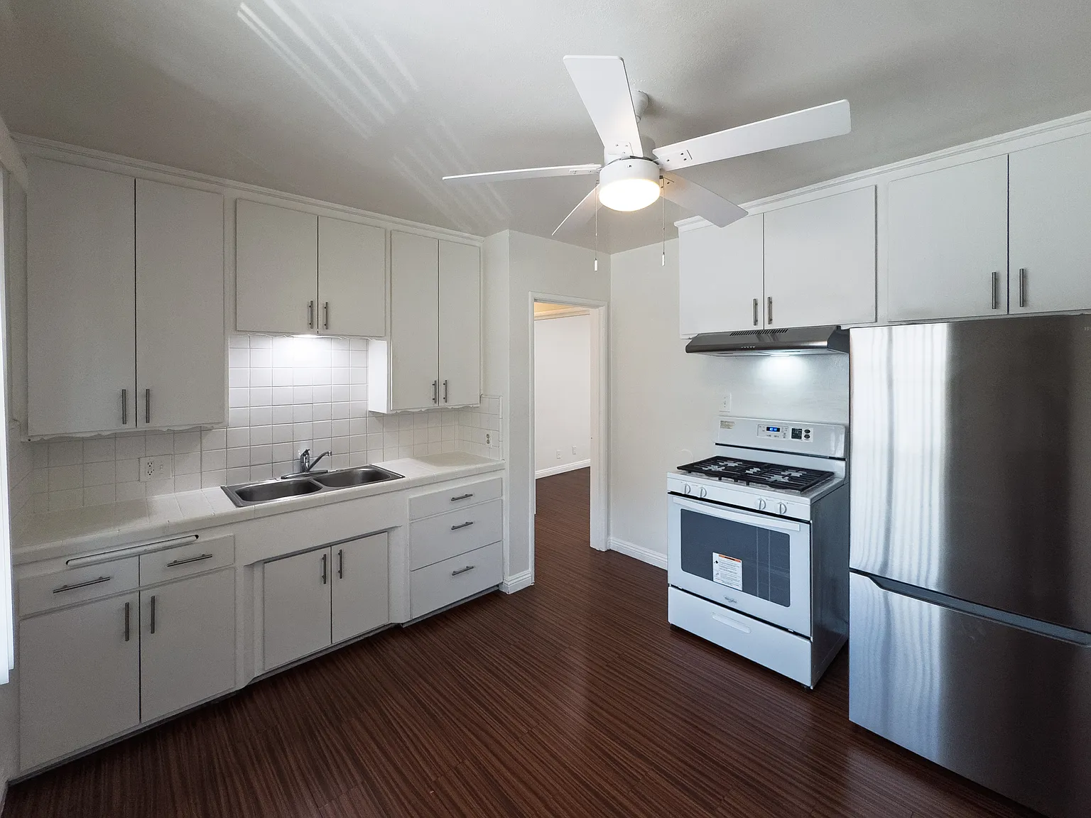 2 bed, 700 sqft, $2,450 — Photo 1