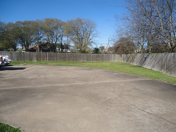 3rd image of 2818 Cherry Creek Cir